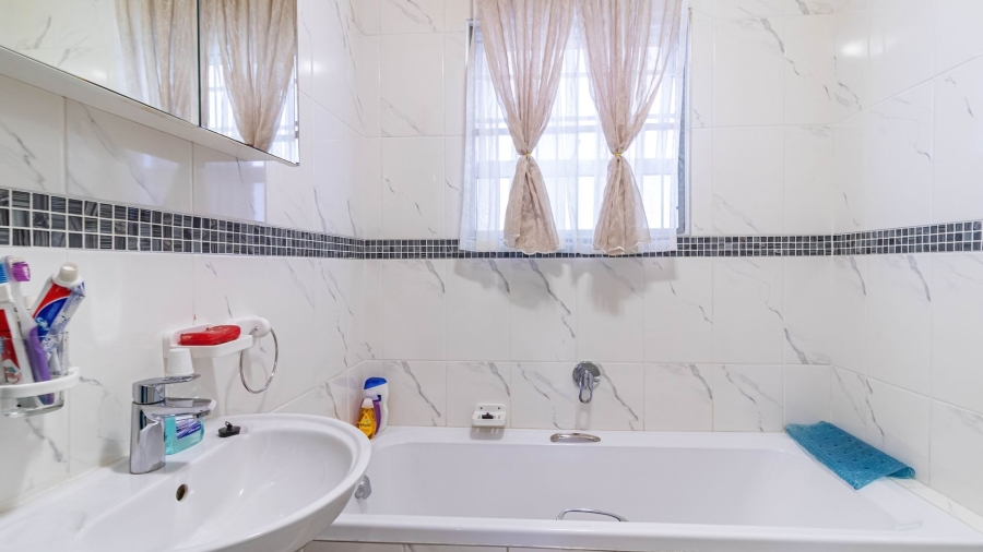 3 Bedroom Property for Sale in Nahoon Valley Park Eastern Cape